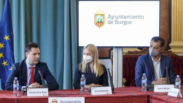 Presentan en Burgos el proyecto de Switch Mobility para construir una fábrica de autobuses eléctricos en Valladolid