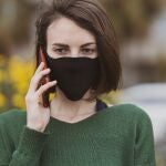 El término "vishing" proviene de "phishing" y "voice" y se refiere a las estafas por suplantación de identidad que se inician a través de una llamada telefónica.