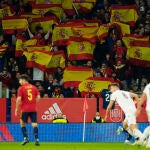 CORNELLÀ-EL PRAT, 26/03/2022.- Vista de la afición en la grada durante el partido amistoso que los combinados nacionales de España y de Albania disputan hoy sábado en el RCDE Stadium, en Cornellá (Barcelona). EFE / Enric Fontcuberta