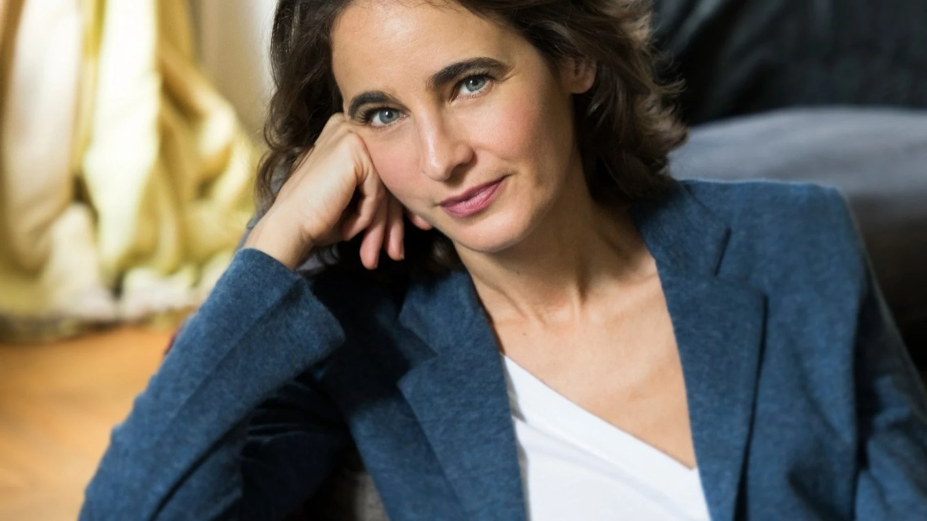 La escritora francesa Laurence Debray, autora de "Mi rey caído"