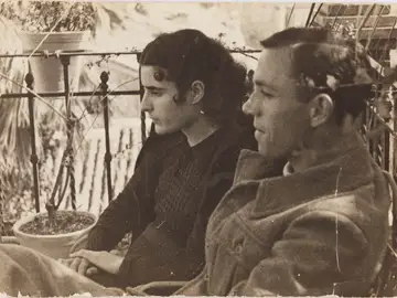 Miguel Hernández y Josefina Manresa en 1937 Miguel Hernández y Josefina Manresa en 1937