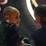Jada Pinkett y Will Smith, anoche en la ceremonia de los Oscar. (AP Photo/Chris Pizzello)