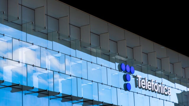 Distrito Telefónica, su sede central en Madrid