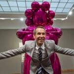 Jeff Koons, el artista estadounidense vivo más cotizado, aterrizó este martes en el metaverso con su primer proyecto NFT, "Moon Phases", una colección de obras digitales respaldadas por una versión física con las que busca conquistar otro hito: exponer sus esculturas en la superficie de la Luna. EFE/Boris Roessler