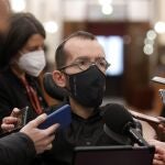 Debate en el Congreso de los Diputados. Pablo Echenique responde a los periodistas sobre Dolores Delgado.