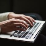 Hay métodos fiables para verificar una dirección web acortada antes de usar el enlace.