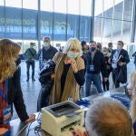 La presidenta del Congreso del PP, Teófila Martínez ayer junto a miembros del comité organizador visitó las instalaciones donde se celebrará el cónclave popula