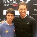 Carlos Alcaraz, junto a Rafa Nadal