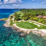 Los diferentes campos de golf de este exclusivo complejo permiten al viajero disfrutar de su deporte favorito con unas impresionantes vistas