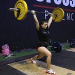 La deportista palentina que compite en halterofilia, Victoria Abad entrenando en un gimnasio palentino