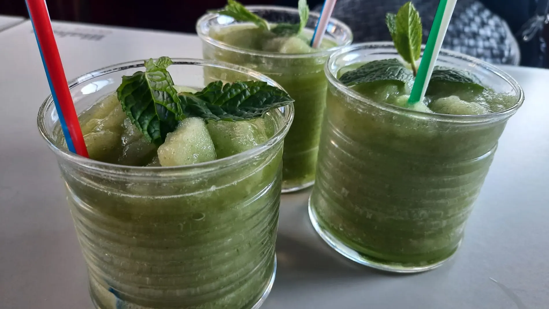 El tardeo se vuelve polifacético como costumbre de encuentros vinícolas, cerveceros y cocteleros