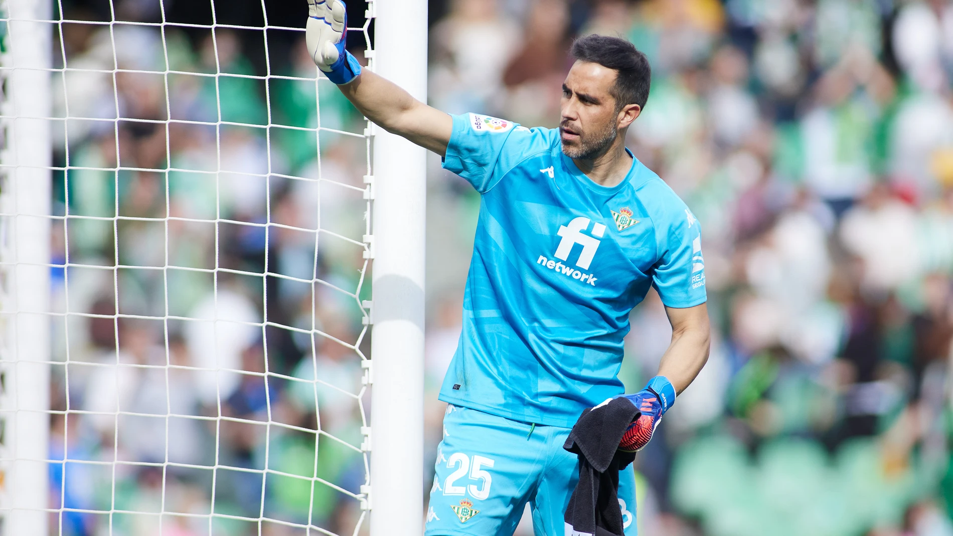 Claudio Bravo con el Real Betis.
