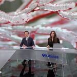 Matías Prats y Mónica Carrillo, en la edición de fin de semana de los informativos de Antena 3