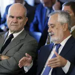 Los expresidentes de la Junta Manuel Chaves y José Antonio Griñán