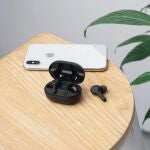 Se acerca un futuro en el que el uso de auriculares con cable en un "smartphone" será una rareza.