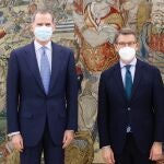 El Rey Felipe VI recibió ayer en audiencia al nuevo presidente del PP, Alberto Núñez Feijóo