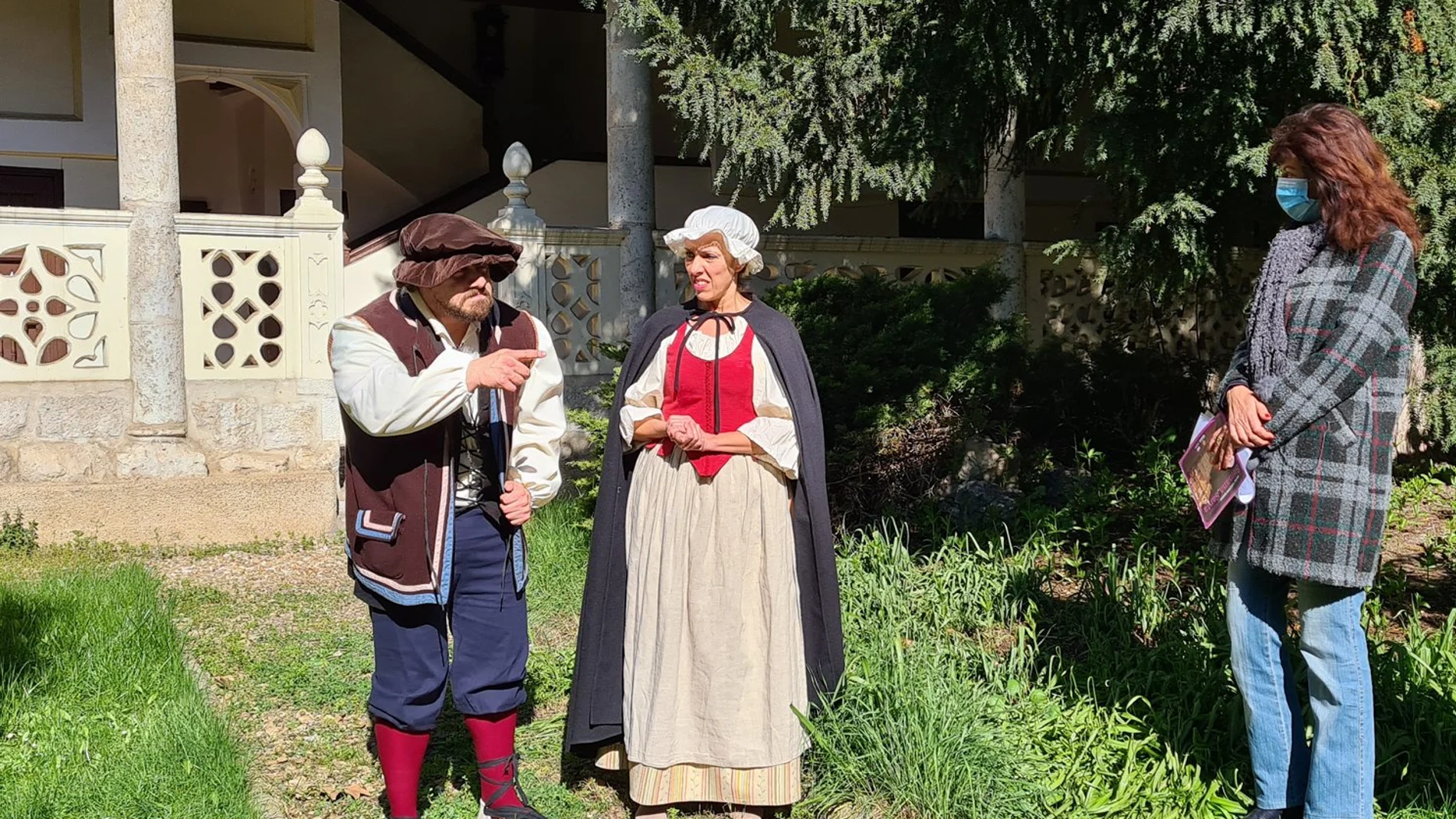 La concejala Ana Redondo asiste a una acción teatralizada en el convento de Santa Isabel, que se podrán disfrutar en diferentes rutas junto a las procesiones de Semana Santa