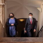 La vicepresidenta y consellera de Igualdad y Políticas Inclusivas, Mónica Oltra (i), se reúne con el vicepresidente y conseller de Políticas Digitales y Territorio de la Generalitat de Cataluña, Jordi Puigneró (d).