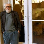 El arquitecto Óscar Tusquets posa durante la presentación de su último ensayo: "Sin figuración no hay diversión"