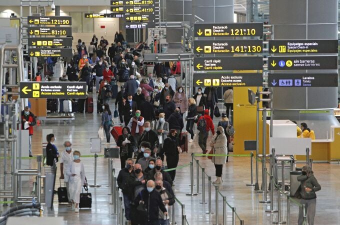 Vista de la zona de facturación del aeropuerto Alicante-Elche Miguel Hernández que encara la inminente Semana Santa