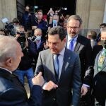 Juanma Moreno en Córdoba, secundado por el presidente del PP en la provincia, Adolfo Molina. EUROPA PRESS