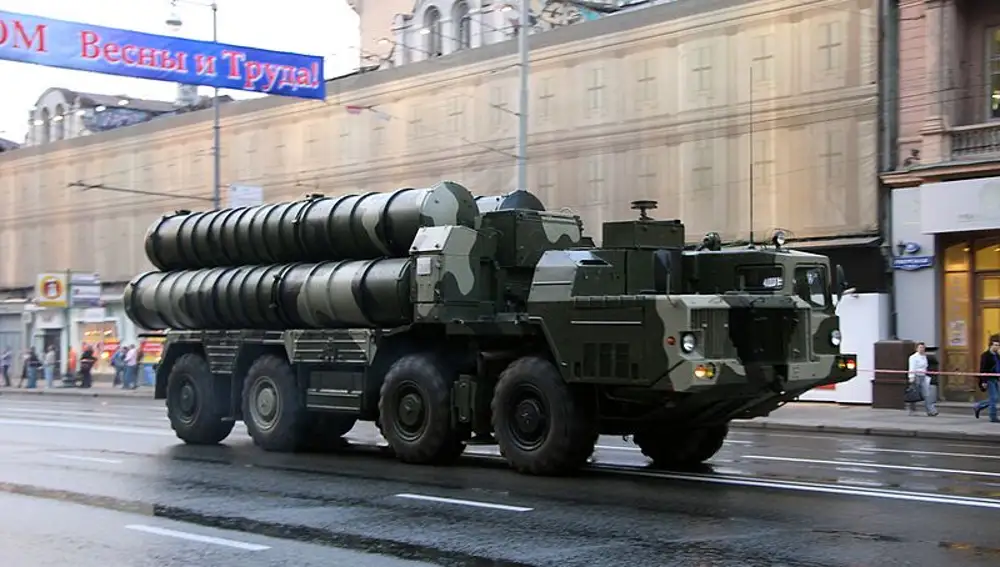 Sistema antiaéreo S-300 como el que Eslovaquia donó a Ucrania y que Rusia dice haber destruido