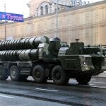 Sistema antiaéreo S-300 como el que Eslovaquia donó a Ucrania y que Rusia dice haber destruido