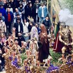 La hermandad del Prendimiento de Cádiz se tuvo que refugiar por la lluvia el Lunes Santo