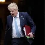 El escándalo del “partygate” ha enfurecido a muchos en Reino Unido y ha hecho que se investigue a docenas de políticos y funcionarios