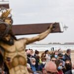 Imagen del Cristo durante el traslado a la playa del Cabanyal de Valencia en el Viernes Santo