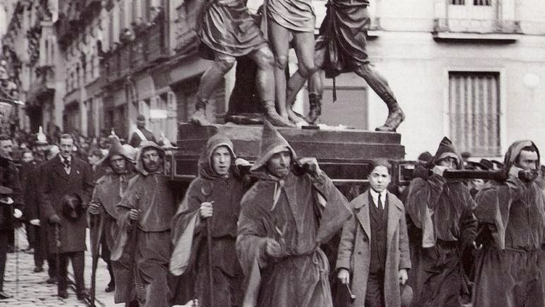 La Flagelación transitando por la calle Mayor