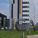 Vista de la entrada del Hospital Universitario Central de Asturias, cuando los ingresos hospitalarios por covid continúan en aumento durante los últimos días