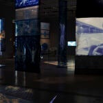 Una de las salas se ha oscurecido para la exposición
