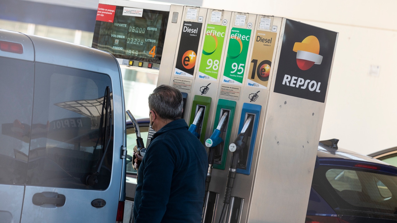 Repsol sigue liderando las gasolineras en España, pero Moeve gana terreno