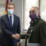 Feijóo recibió ayer a los líderes sindicales. En la imagen, con Pepe Álvarez de UGT