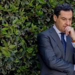 El presidente de la Junta de Andalucía, Juanma Moreno, pensativo. Álex Zea / Europa Press