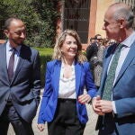 La ministra de Transporte, Raquel Sánchez , junto al vicepresidente primero del Congreso, Alfonso Rodríguez Gómez de Celis (izquierda), y el alcalde de Sevilla, Antonio Muñoz, este jueves en la capital andaluza
