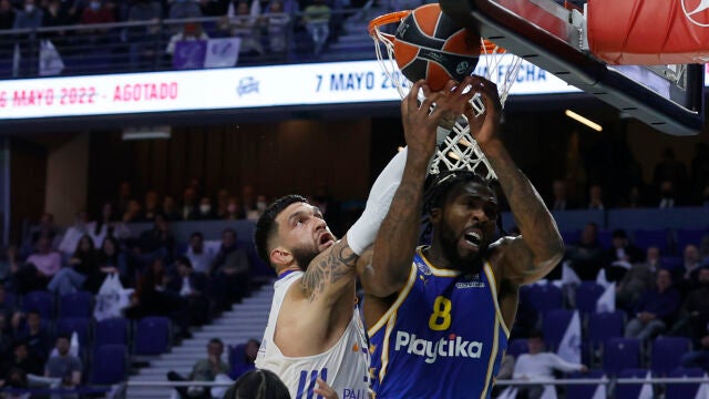 Vincent Poirier se adueñó de ambas zonas en el segundo partido ante el Maccabi