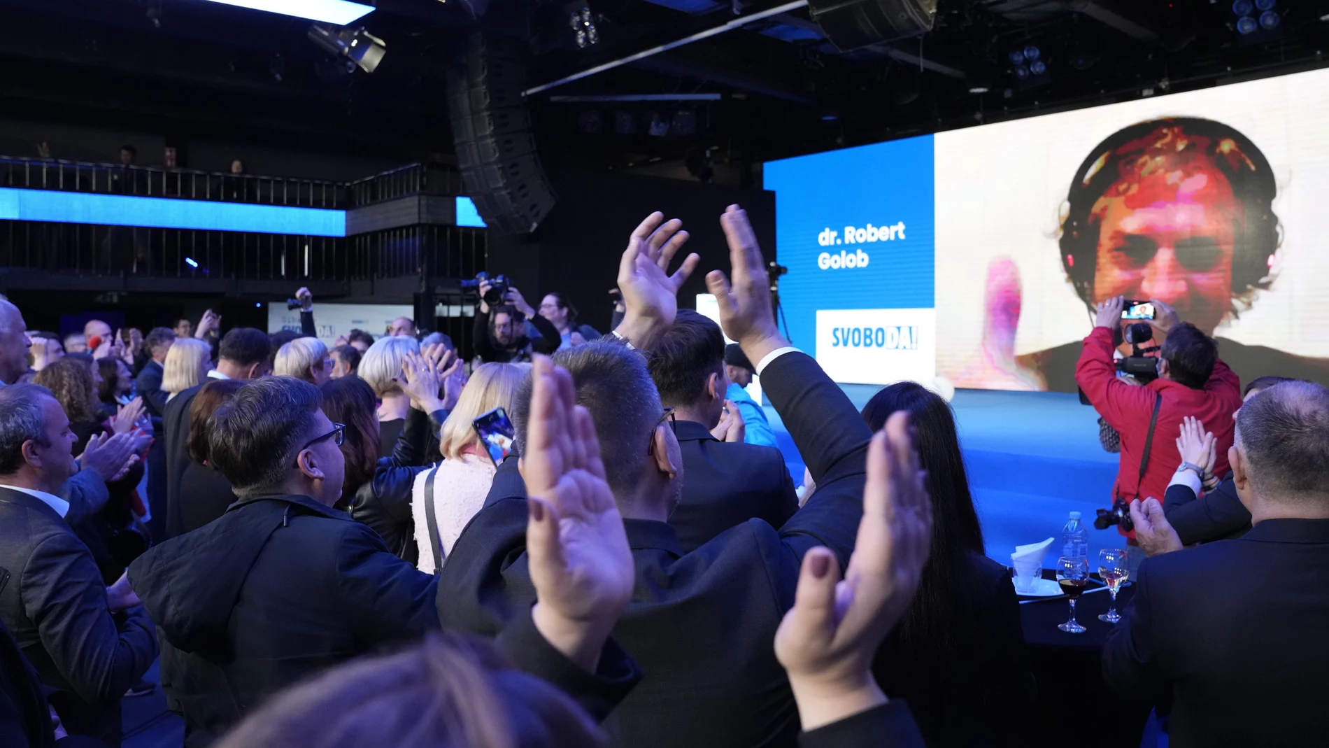 La victoria de Golob se produjo en contra de todo pronóstico, ya que las encuestas vaticinaban un empate entre Golob y Jansa, con un 25 % cada uno.