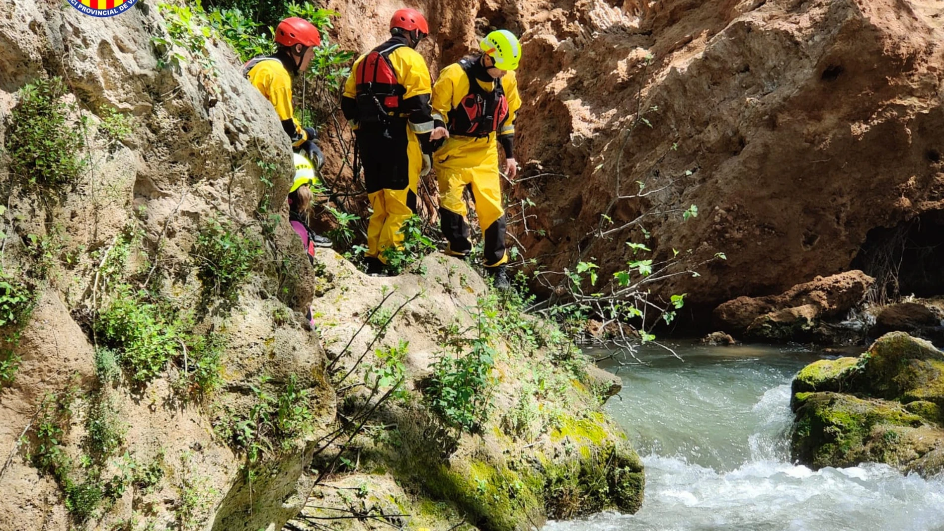 Bomberos en el paraje de Los Chorradores, en Navarrés (Valencia)