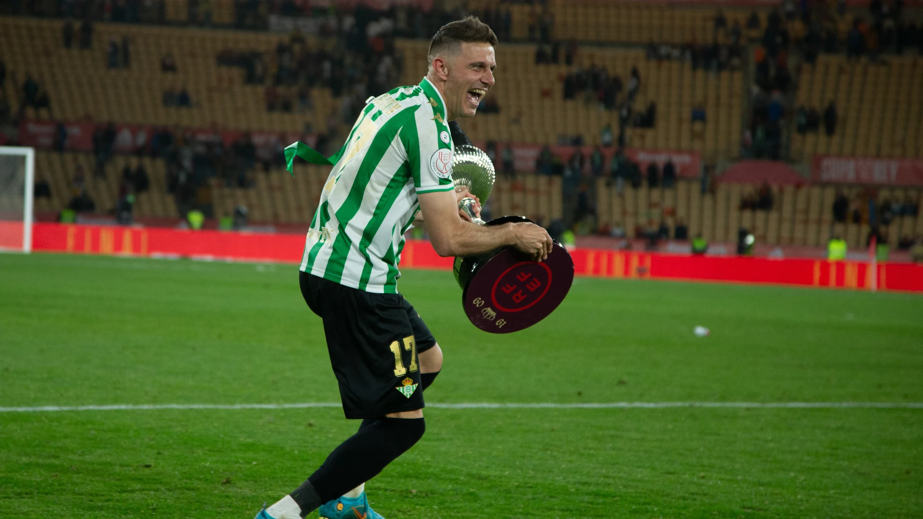 Joaquín, con la Copa del Rey. AFP7