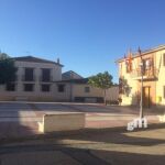 Plaza vacía en la localidad segoviana de Garcillán