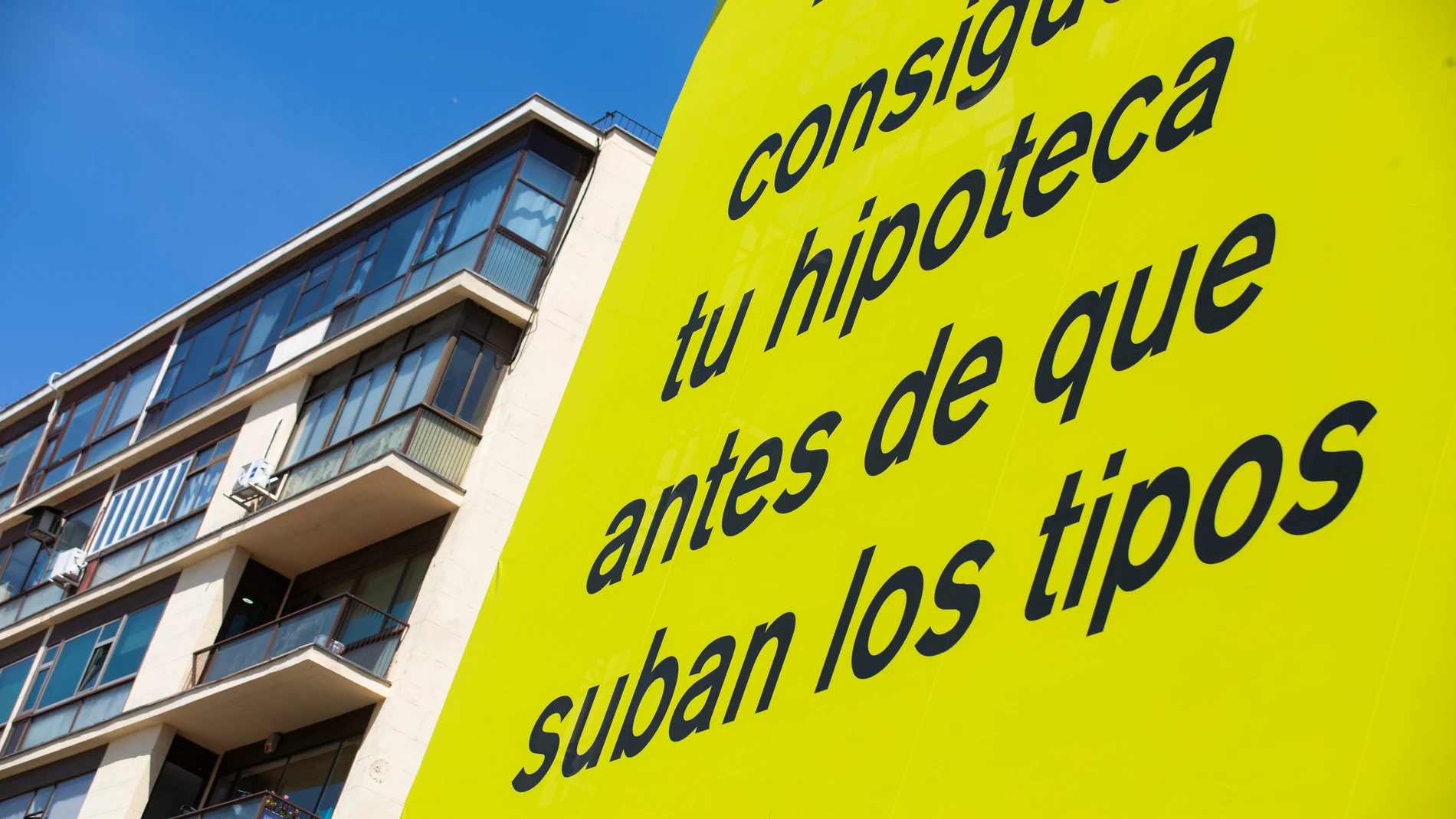 Cartel publicitario sobre hipotecas