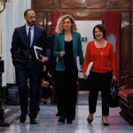 El vicepresidente primero del Congreso de los Diputados por el PSOE, Alfonso Rodríguez Gómez de Celis, y la presidenta del Congreso, Meritxell Batet, a su llegada a una reunión de la Mesa del Congreso de los Diputados Alejandro Martínez Vélez / Europa Press