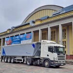 Camión de un grupo de empresas familiares de Castilla y León cargados de productos básicos para refugiados de Ucrania en Polonia