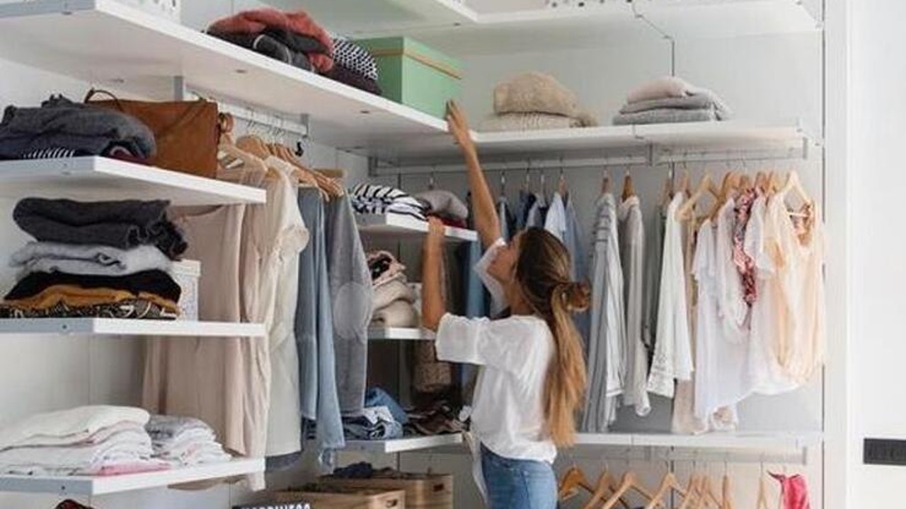 La nueva tendencia de las jóvenes: compartir armario para ahorrar y ser más sostenibles