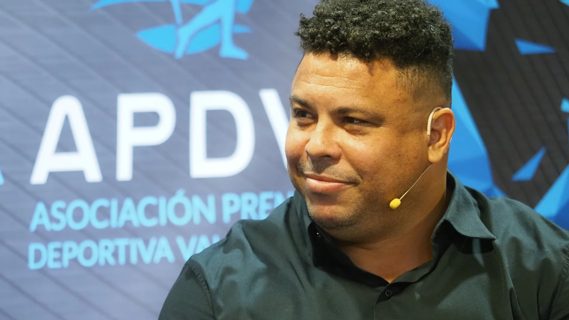 El exfutbolista y presidente del Real Valladolid, Ronaldo Luís Nazário, interviene durante un desayuno informativo con la prensa deportiva de Valladolid