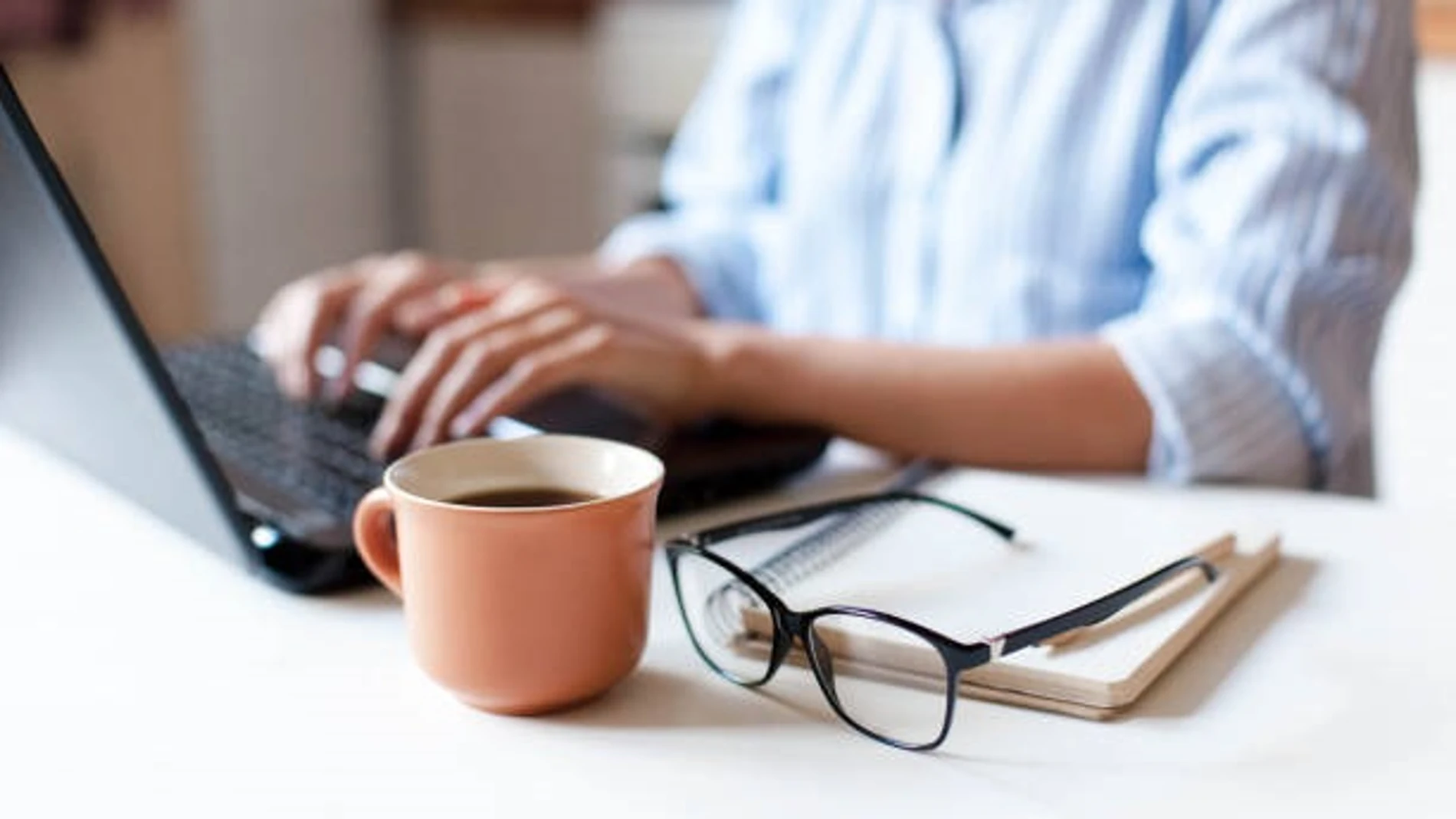 La comodidad y bienestar en el puesto de trabajo resulta determinante para mejorar la productividad, reducir el ausentismo y fidelizar al trabajador.