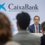 El consejero delegado, Gonzalo Gortázar, durante la presentación de los resultados de CaixaBank del primer trimestre del año 2022