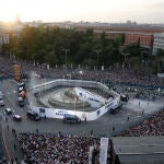Los jugadores del Real Madrid llegan a la plaza de Cibeles, en Madrid, para celebrar el campeonato de Liga 